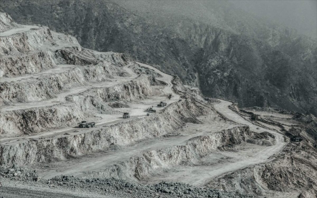 Faena minera a rajo abierto en Chile, contexto de los accidentes en minería de octubre de 2026